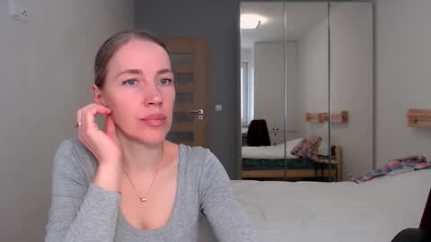 cute_lion_ online show from 04-19-26, 01:10