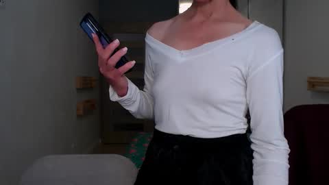 cute_lion_ online show from 04-25-26, 01:03