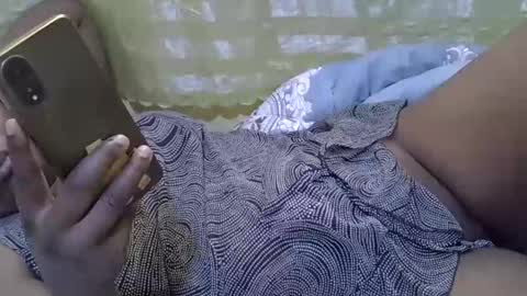 Snapshot of cute_maya1 chatting on 09-24-25, 08:39 Sweetebony online show from 09-24-25, 08:39