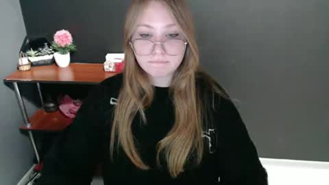 Snapshot of cute_minx chatting on 12-09-24, 10:54 Veronica online show from 12-09-24, 10:54