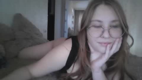 Snapshot of cute_minx chatting on 12-13-24, 08:41 Veronica online show from 12-13-24, 08:41