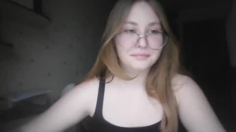 Snapshot of cute_minx chatting on 12-15-24, 01:54 Veronica online show from 12-15-24, 01:54