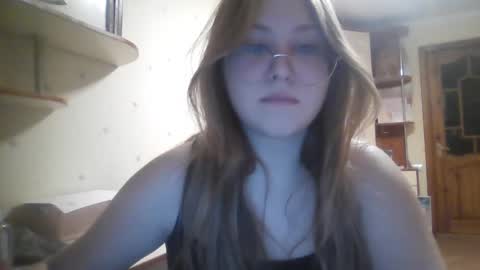 Snapshot of cute_minx chatting on 12-15-24, 04:59 Veronica online show from 12-15-24, 04:59