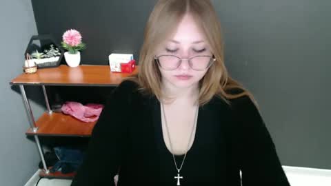 Snapshot of cute_minx chatting on 12-16-24, 07:26 Veronica online show from 12-16-24, 07:26