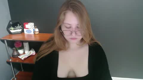 Snapshot of cute_minx chatting on 12-19-24, 07:29 Veronica online show from 12-19-24, 07:29