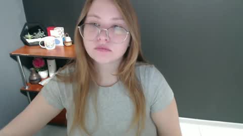 Snapshot of cute_minx chatting on 12-20-24, 07:44 Veronica online show from 12-20-24, 07:44