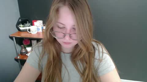 Snapshot of cute_minx chatting on 12-20-24, 11:00 Veronica online show from 12-20-24, 11:00