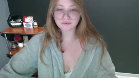 Snapshot of cute_minx chatting on 12-27-24, 12:23 Veronica online show from 12-27-24, 12:23