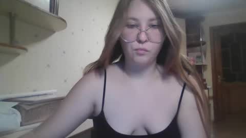 Snapshot of cute_minx chatting on 12-27-24, 09:43 Veronica online show from 12-27-24, 09:43