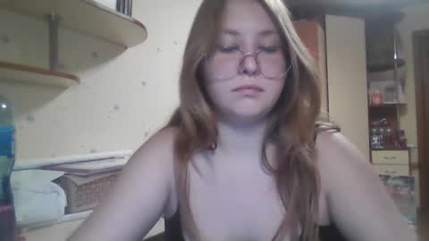 Snapshot of cute_minx chatting on 12-28-24, 12:47 Veronica online show from 12-28-24, 12:47