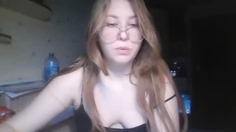 Snapshot of cute_minx chatting on 12-28-24, 12:24 Veronica online show from 12-28-24, 12:24