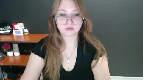 Snapshot of cute_minx chatting on 12-31-24, 07:20 Veronica online show from 12-31-24, 07:20