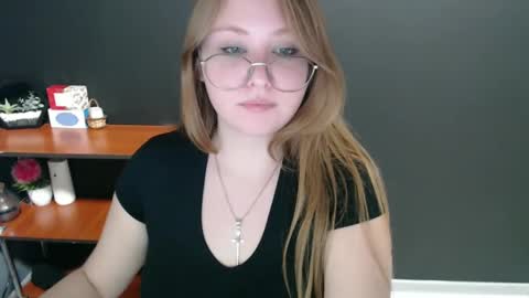 Snapshot of cute_minx chatting on 12-31-24, 10:26 Veronica online show from 12-31-24, 10:26