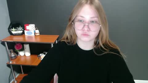 Snapshot of cute_minx chatting on 01-04-25, 07:34 Veronica online show from 01-04-25, 07:34