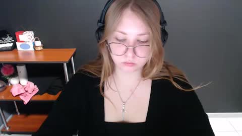 Snapshot of cute_minx chatting on 01-07-25, 11:05 Veronica online show from 01-07-25, 11:05