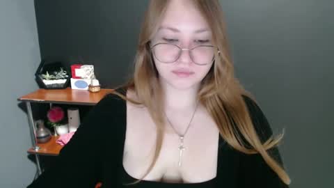 Snapshot of cute_minx chatting on 01-08-25, 08:27 Veronica online show from 01-08-25, 08:27