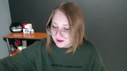 Snapshot of cute_minx chatting on 01-09-25, 07:21 Veronica online show from 01-09-25, 07:21