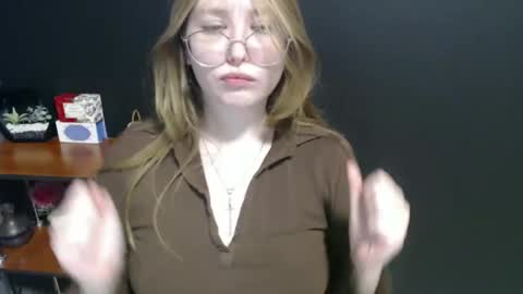 Snapshot of cute_minx chatting on 01-17-25, 10:44 Veronica online show from 01-17-25, 10:44