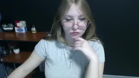 Snapshot of cute_minx chatting on 01-20-25, 11:56 Veronica online show from 01-20-25, 11:56