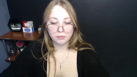 Snapshot of cute_minx chatting on 01-22-25, 10:29 Veronica online show from 01-22-25, 10:29