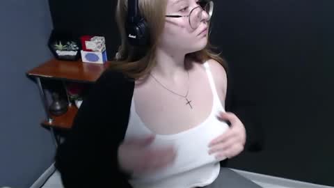 Snapshot of cute_minx chatting on 01-23-25, 10:54 Veronica online show from 01-23-25, 10:54