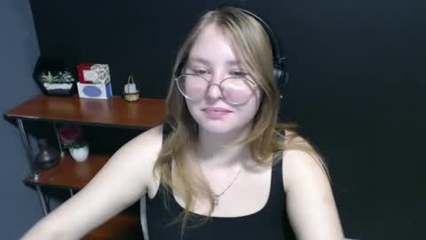 Snapshot of cute_minx chatting on 01-24-25, 10:53 Veronica online show from 01-24-25, 10:53