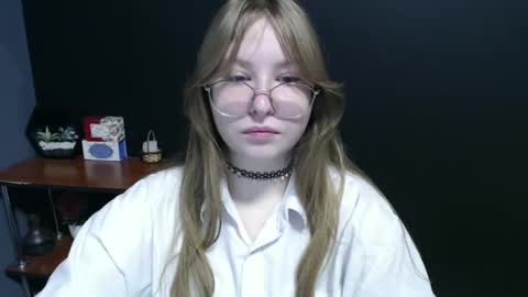 Snapshot of cute_minx chatting on 01-27-25, 07:14 Veronica online show from 01-27-25, 07:14