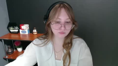 Snapshot of cute_minx chatting on 01-27-25, 10:16 Veronica online show from 01-27-25, 10:16