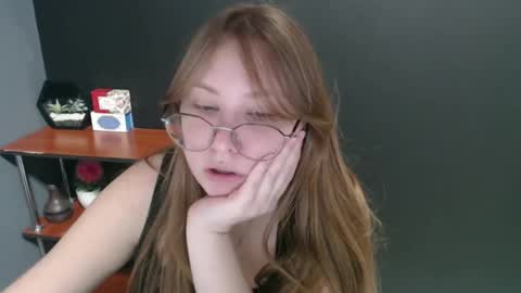 Snapshot of cute_minx chatting on 01-29-25, 10:27 Veronica online show from 01-29-25, 10:27