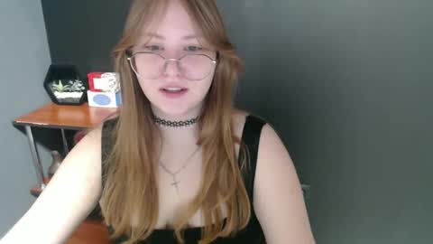 Snapshot of cute_minx chatting on 01-30-25, 07:39 Veronica online show from 01-30-25, 07:39