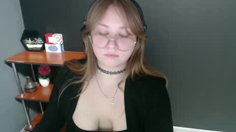 Snapshot of cute_minx chatting on 01-30-25, 10:40 Veronica online show from 01-30-25, 10:40