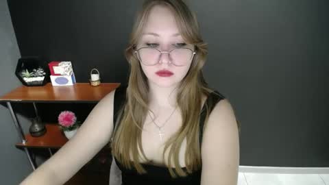 Snapshot of cute_minx chatting on 02-06-25, 10:48 Veronica online show from 02-06-25, 10:48