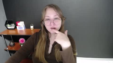 Snapshot of cute_minx chatting on 02-07-25, 07:29 Veronica online show from 02-07-25, 07:29