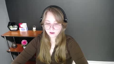 Snapshot of cute_minx chatting on 02-07-25, 10:40 Veronica online show from 02-07-25, 10:40