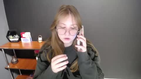 Snapshot of cute_minx chatting on 02-10-25, 07:15 Veronica online show from 02-10-25, 07:15