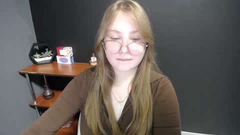 Snapshot of cute_minx chatting on 02-11-25, 10:15 Veronica online show from 02-11-25, 10:15