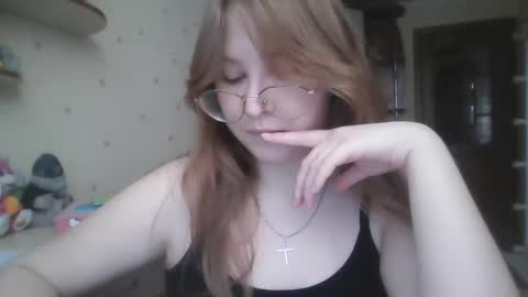 Snapshot of cute_minx chatting on 02-13-25, 01:37 Veronica online show from 02-13-25, 01:37