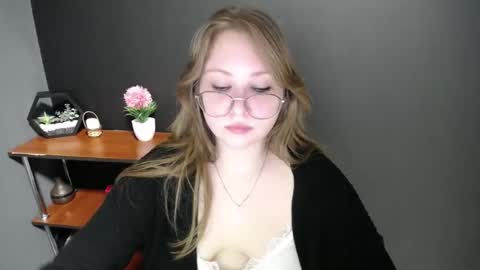 Snapshot of cute_minx chatting on 02-14-25, 10:49 Veronica online show from 02-14-25, 10:49