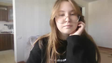 Snapshot of cute_minx chatting on 02-17-25, 10:40 Veronica online show from 02-17-25, 10:40