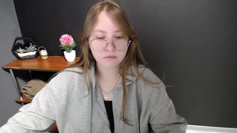 Snapshot of cute_minx chatting on 02-18-25, 10:49 Veronica online show from 02-18-25, 10:49