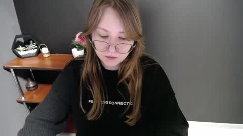 Snapshot of cute_minx chatting on 02-20-25, 07:55 Veronica online show from 02-20-25, 07:55