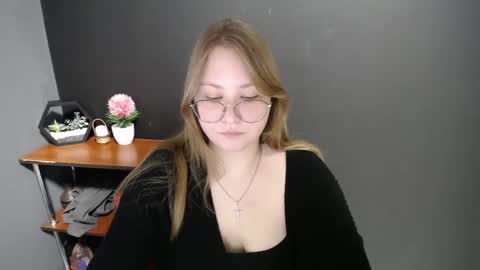 Snapshot of cute_minx chatting on 02-21-25, 11:11 Veronica online show from 02-21-25, 11:11