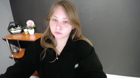 Snapshot of cute_minx chatting on 02-24-25, 10:26 Veronica online show from 02-24-25, 10:26