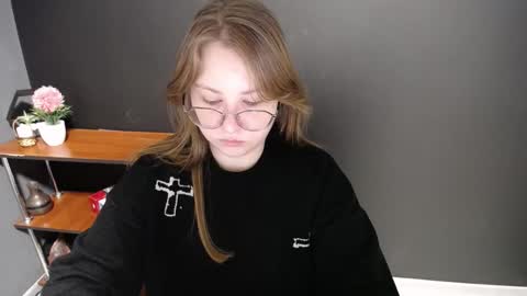 Snapshot of cute_minx chatting on 02-25-25, 07:20 Veronica online show from 02-25-25, 07:20