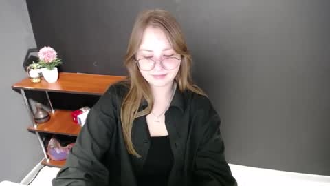 Snapshot of cute_minx chatting on 02-26-25, 07:20 Veronica online show from 02-26-25, 07:20