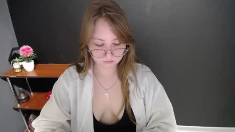 Snapshot of cute_minx chatting on 02-27-25, 08:06 Veronica online show from 02-27-25, 08:06