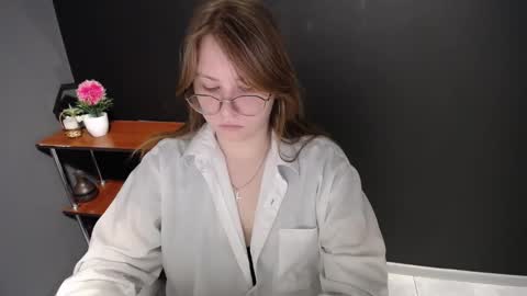 Snapshot of cute_minx chatting on 02-27-25, 11:10 Veronica online show from 02-27-25, 11:10