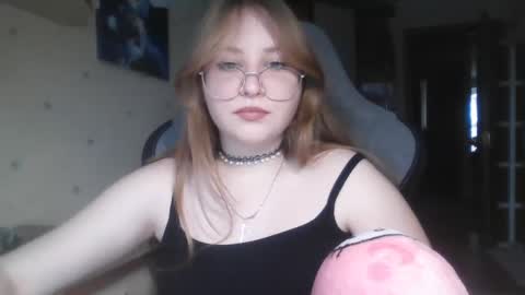 Snapshot of cute_minx chatting on 03-03-25, 12:48 Veronica online show from 03-03-25, 12:48