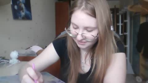 Snapshot of cute_minx chatting on 03-10-25, 11:42 Veronica online show from 03-10-25, 11:42