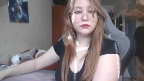 Snapshot of cute_minx chatting on 03-11-25, 09:56 Veronica online show from 03-11-25, 09:56